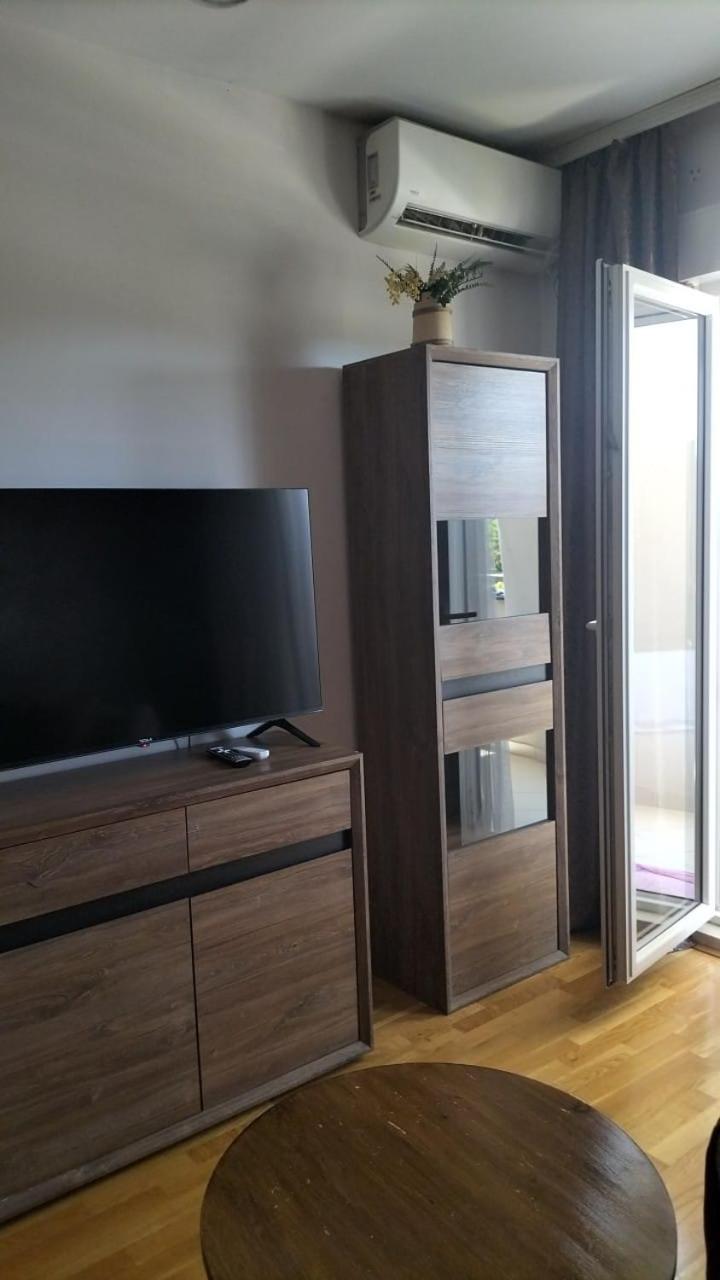 Ogi Apartman Apartment Подгорица Екстериор снимка